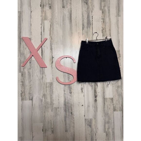 Hollister black denim ULTRA HIGH-RISE SKIRT 100%COTTON size 00 - Picture 1 of 6